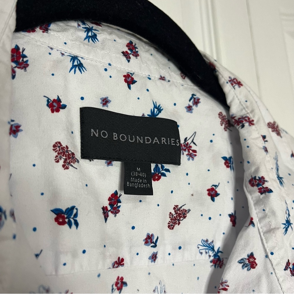 No Boundaries Men's Button Up White w/ Flowers Shirt - Picture 2 of 5